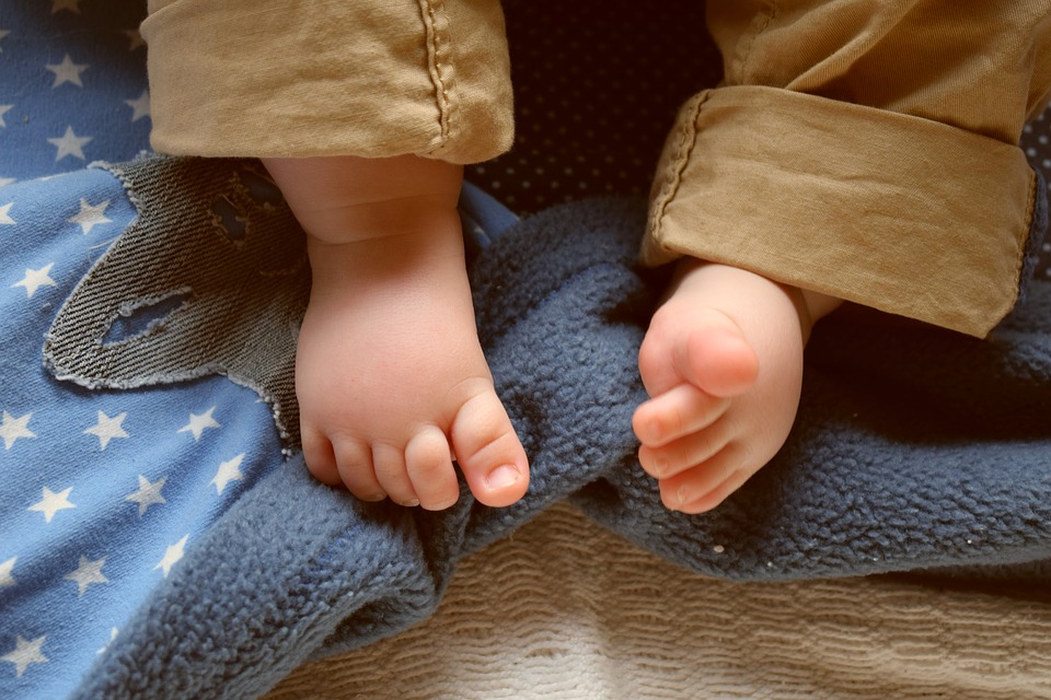 Foto piedi di un neonato